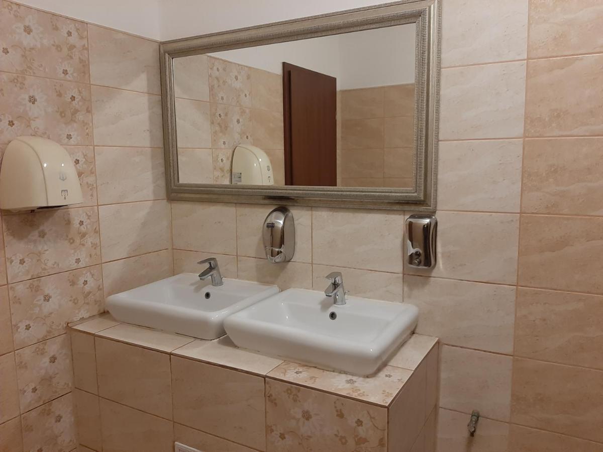 Hotel Condor Oravita Luaran gambar